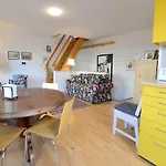 House With Courtyard & Parking Close To Stadtpark